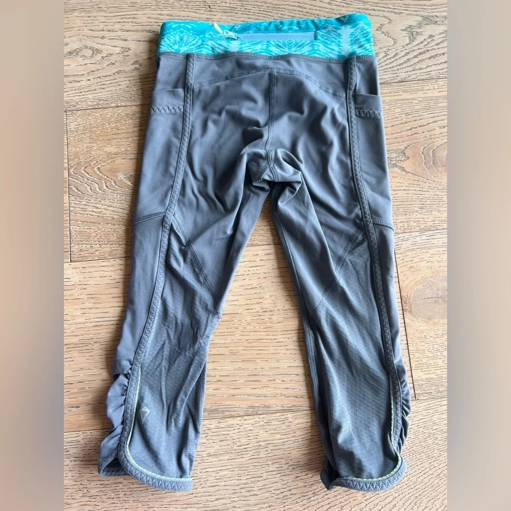 Ivivva by Lululemon Cropped Leggings in Gray size 8